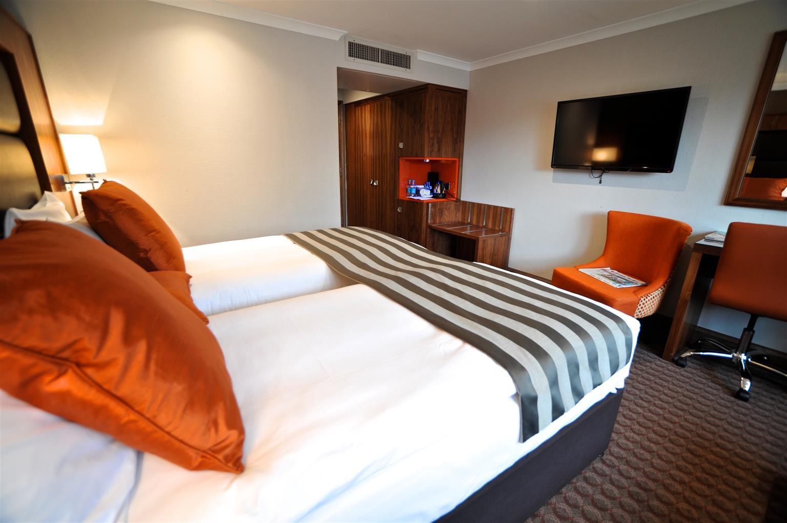 Frensham Pond & Hotel