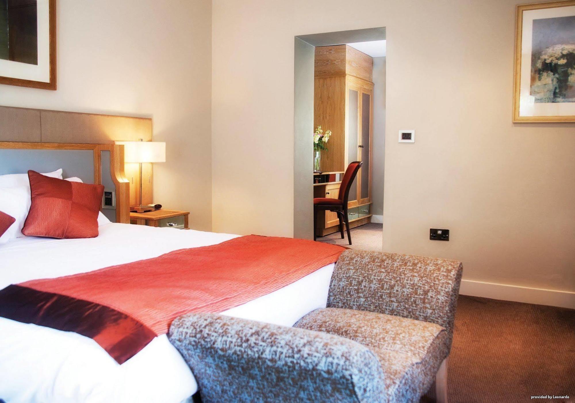 Frensham Pond & Hotel